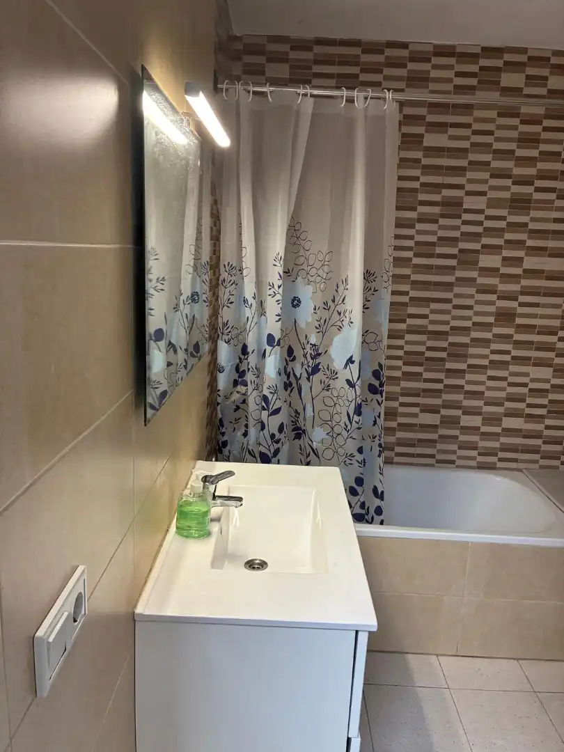 Baño de Piso en venta en Mataró con Terraza, Trastero y Amueblado