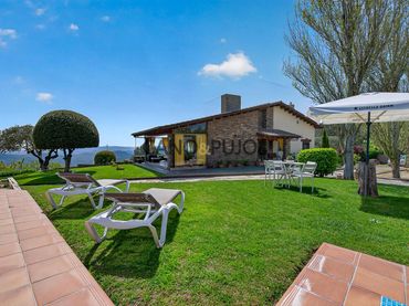 Casa con piscina en venta en Corbera de Llobregat
