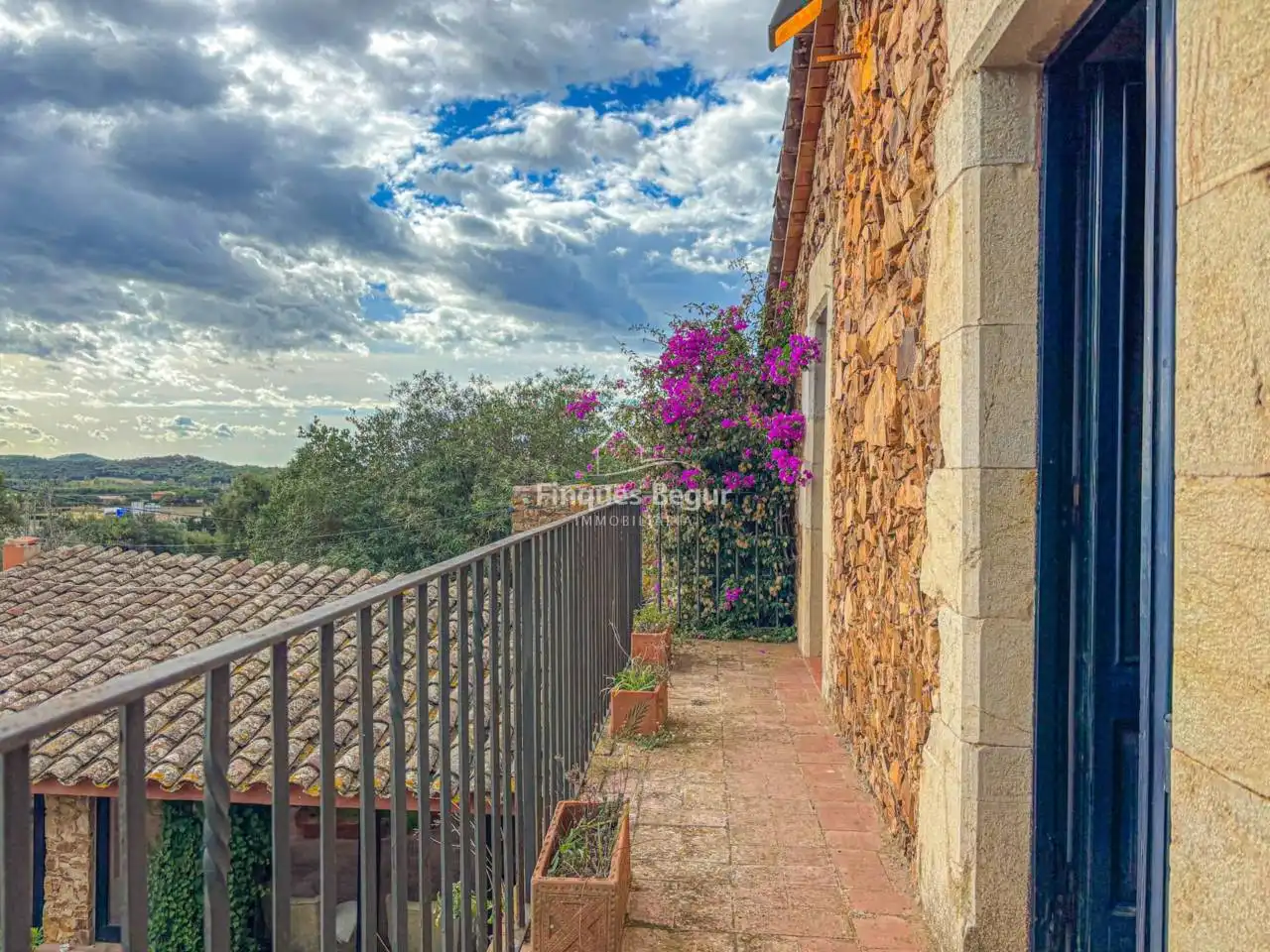 Terrassa de Finca rústica en venda en Mont-ras amb Calefacció, Jardí privat i Terrassa