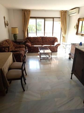 Piso en Alquiler en Calle Fernán Núñez, 11 en Parque Ayala - Jardín de la Abadía - Huelín