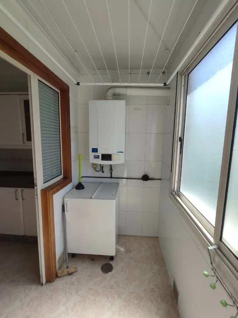 Baño de Piso de alquiler en A Coruña Capital  con Calefacción, Parquet y Trastero