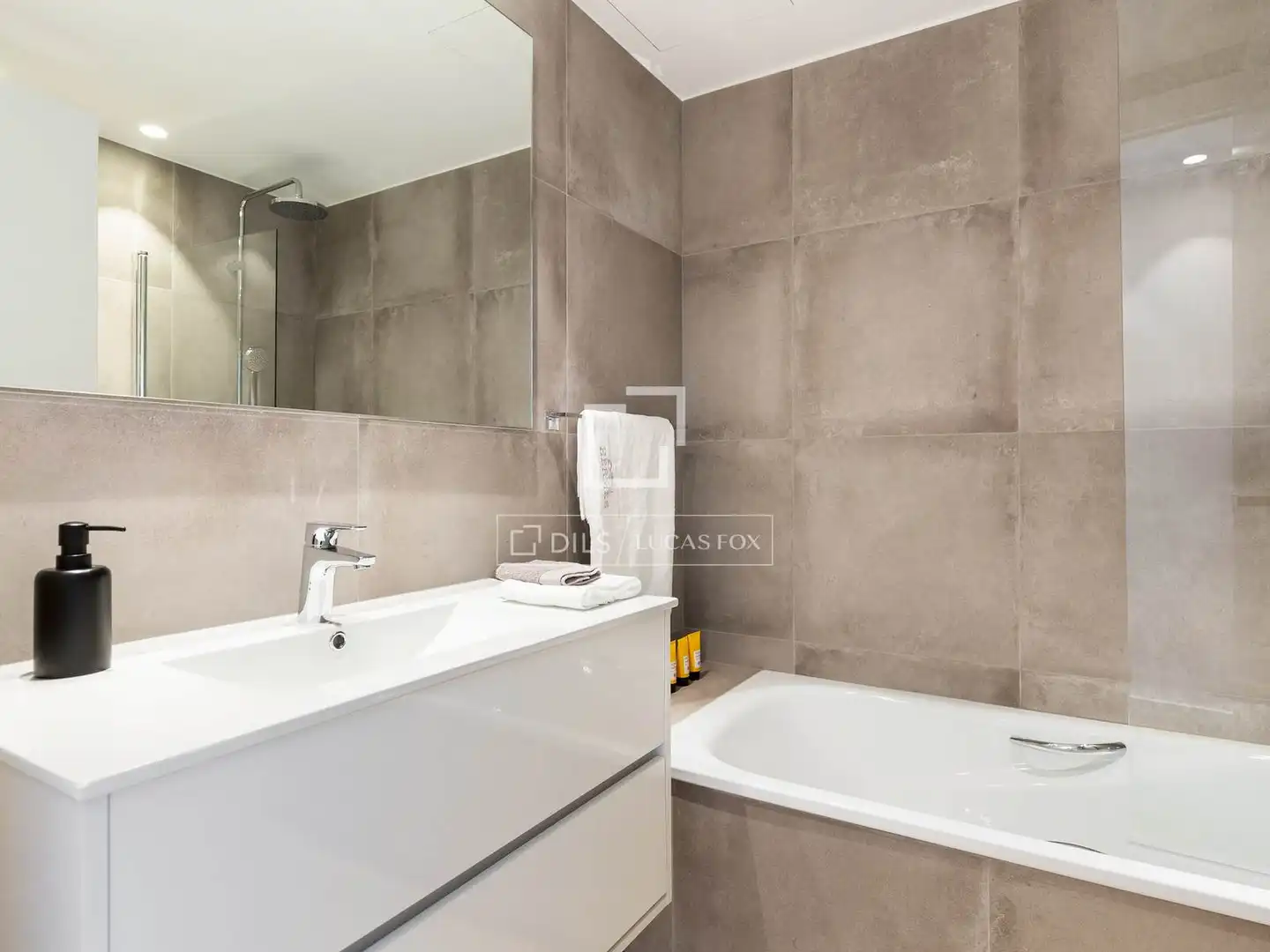 Baño de Casa o chalet de alquiler en Gavà con Aire acondicionado, Calefacción y Jardín privado