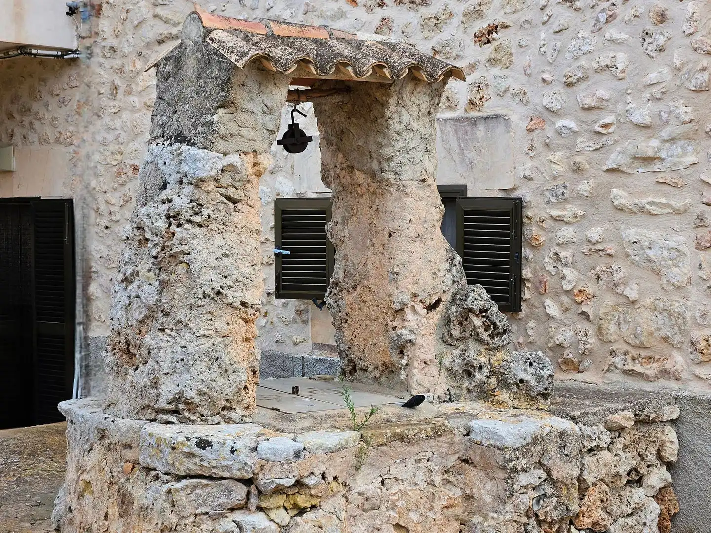 Vista exterior de Casa o xalet en venda en Lloret de Vistalegre amb Aire condicionat, Traster i Piscina