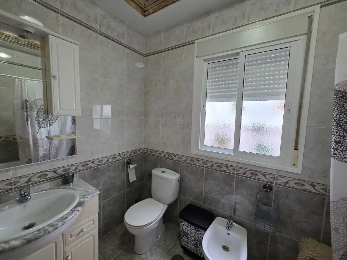 Bathroom of Houses for sale in Cuevas Bajas  with Air Conditioner, Heating and Terrace