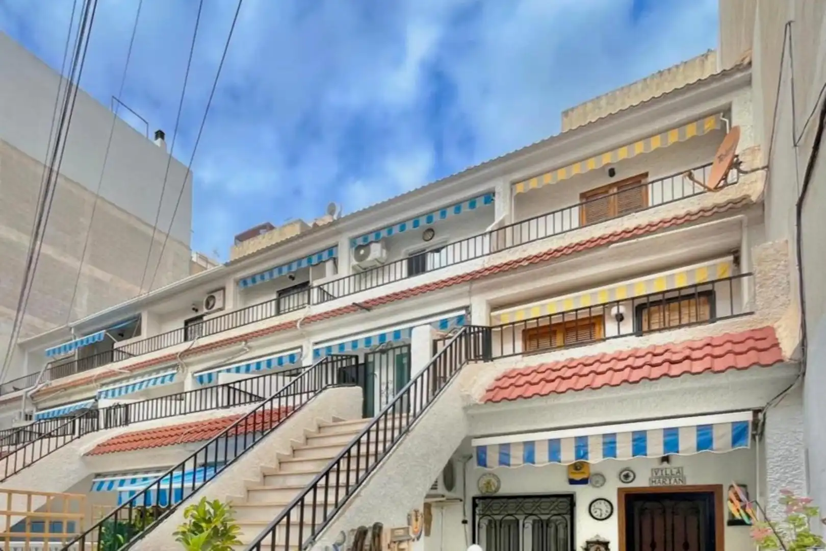 Vista exterior de Àtic en venda en Torrevieja amb Aire condicionat, Calefacció i Terrassa