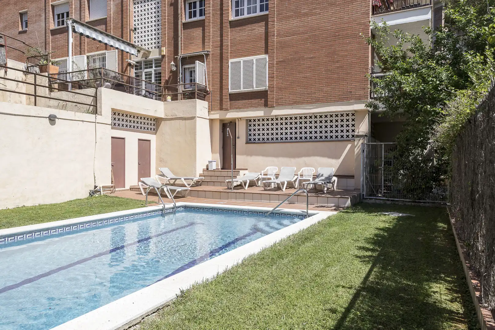 Piscina de Piso en venta en Barcelona con Calefacción, Jardín privado y Terraza