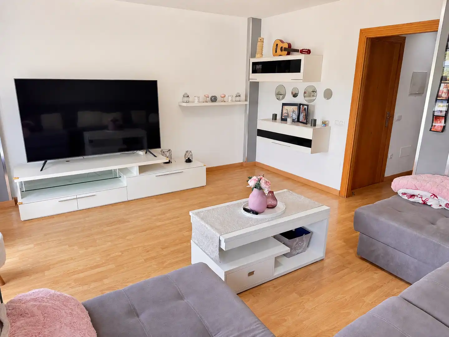 Sala d'estar de Casa adosada en venda en Roquetas de Mar amb Aire condicionat, Terrassa i Traster