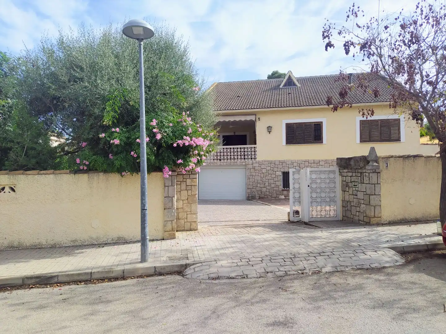 Xalet amb piscina en venda a 413 3