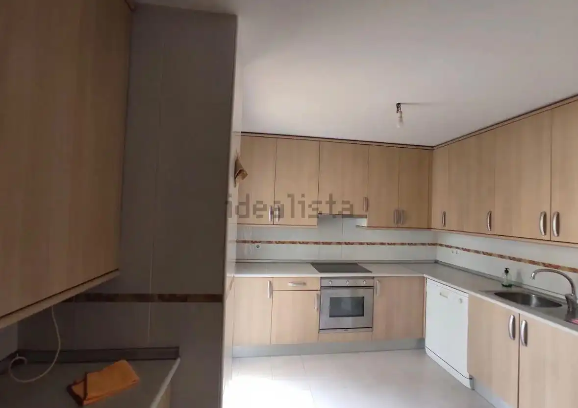 Cuina de Pis en venda en Navalagamella amb Calefacció, Terrassa i Moblat