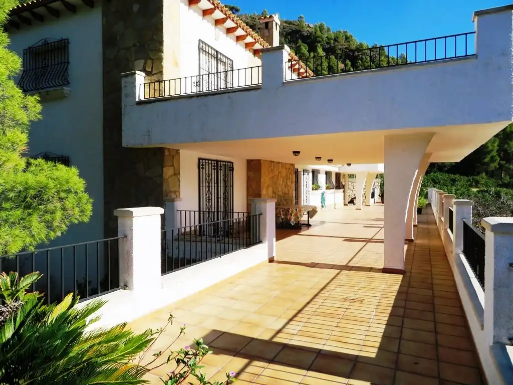 Vista exterior de Casa o xalet en venda en L'Atzúbia amb Jardí privat, Terrassa i Traster
