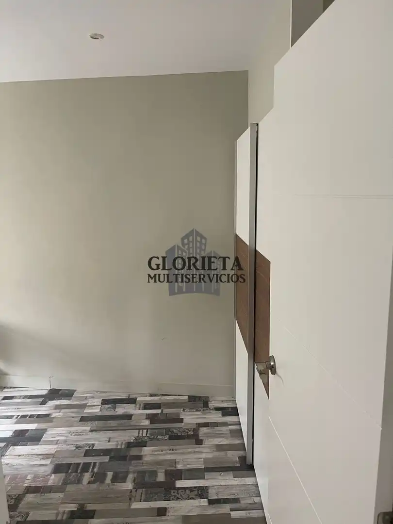 Piso en venta en Vigo  con Calefacción, Jardín privado y Amueblado
