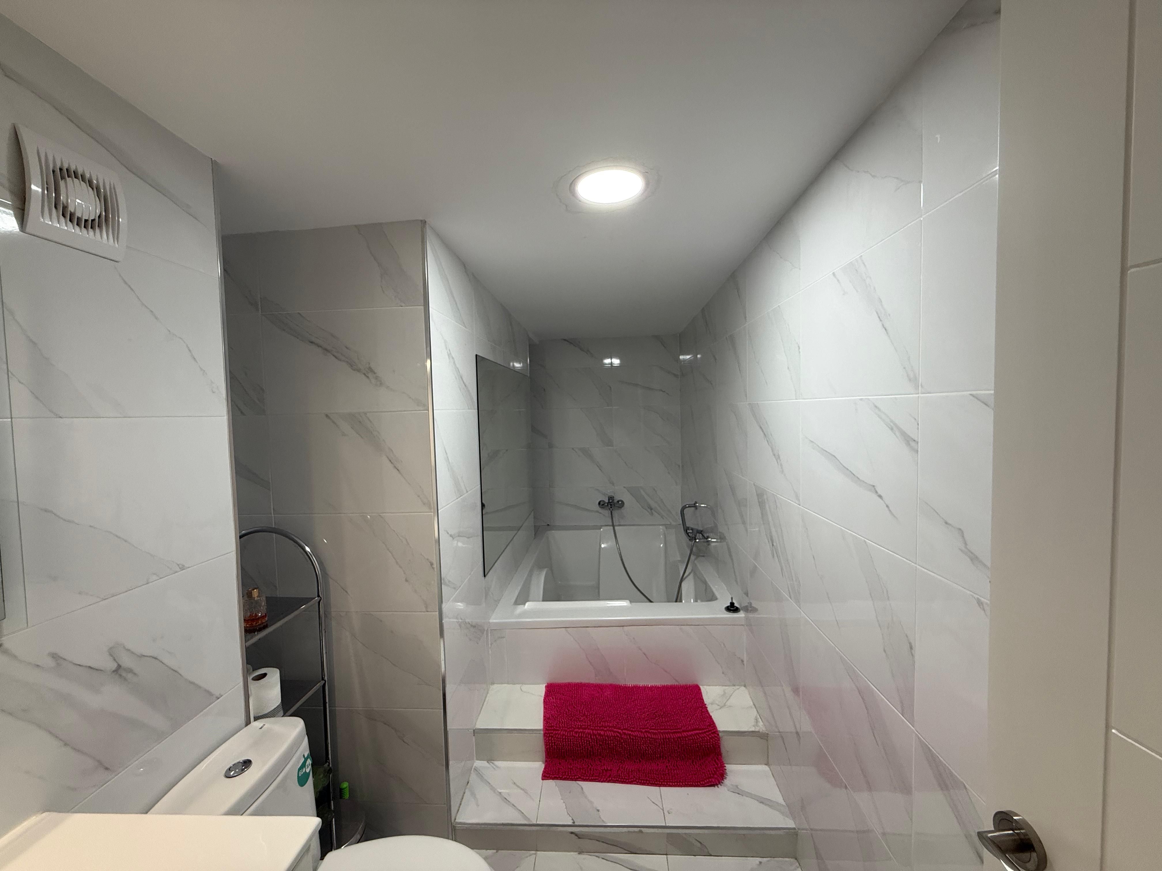 Bathroom of Flat for sale in L'Hospitalet de Llobregat