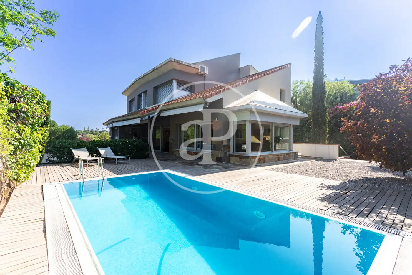 Vista exterior de Casa o xalet en venda en Sant Cugat del Vallès amb Aire condicionat, Calefacció i Jardí privat