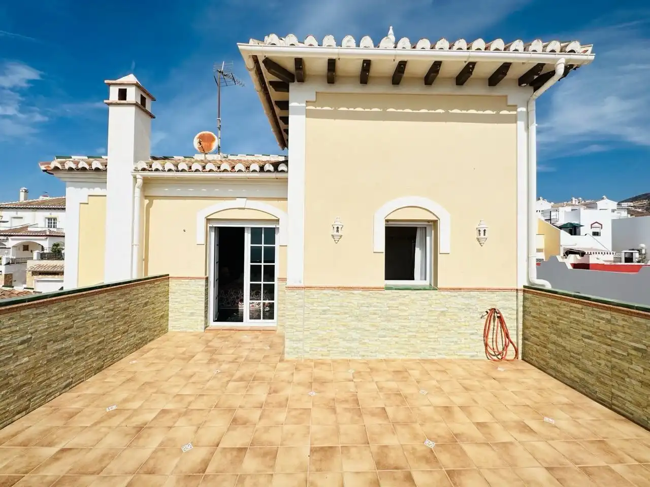 Terrassa de Casa o xalet en venda en Torrox amb Aire condicionat, Jardí privat i Traster