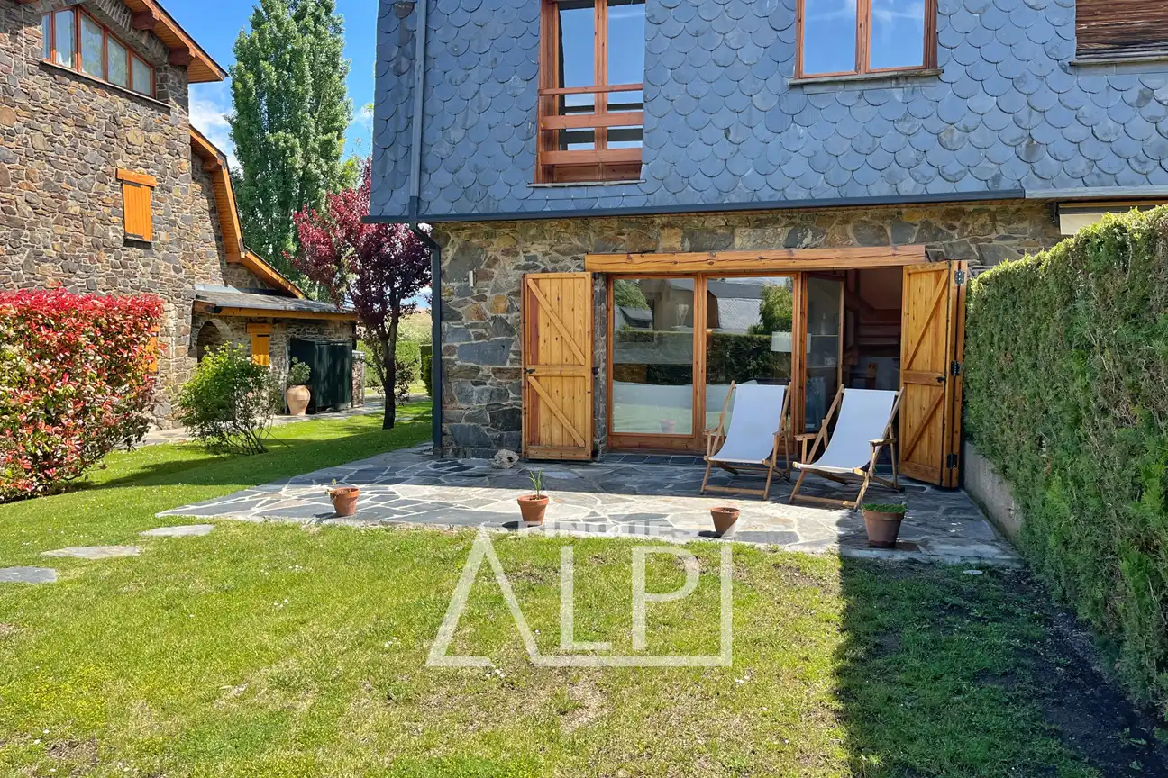 Exterior view of Detached homes for sale in Prats i Sansor  with Heating, Private garden and Parquet flooring