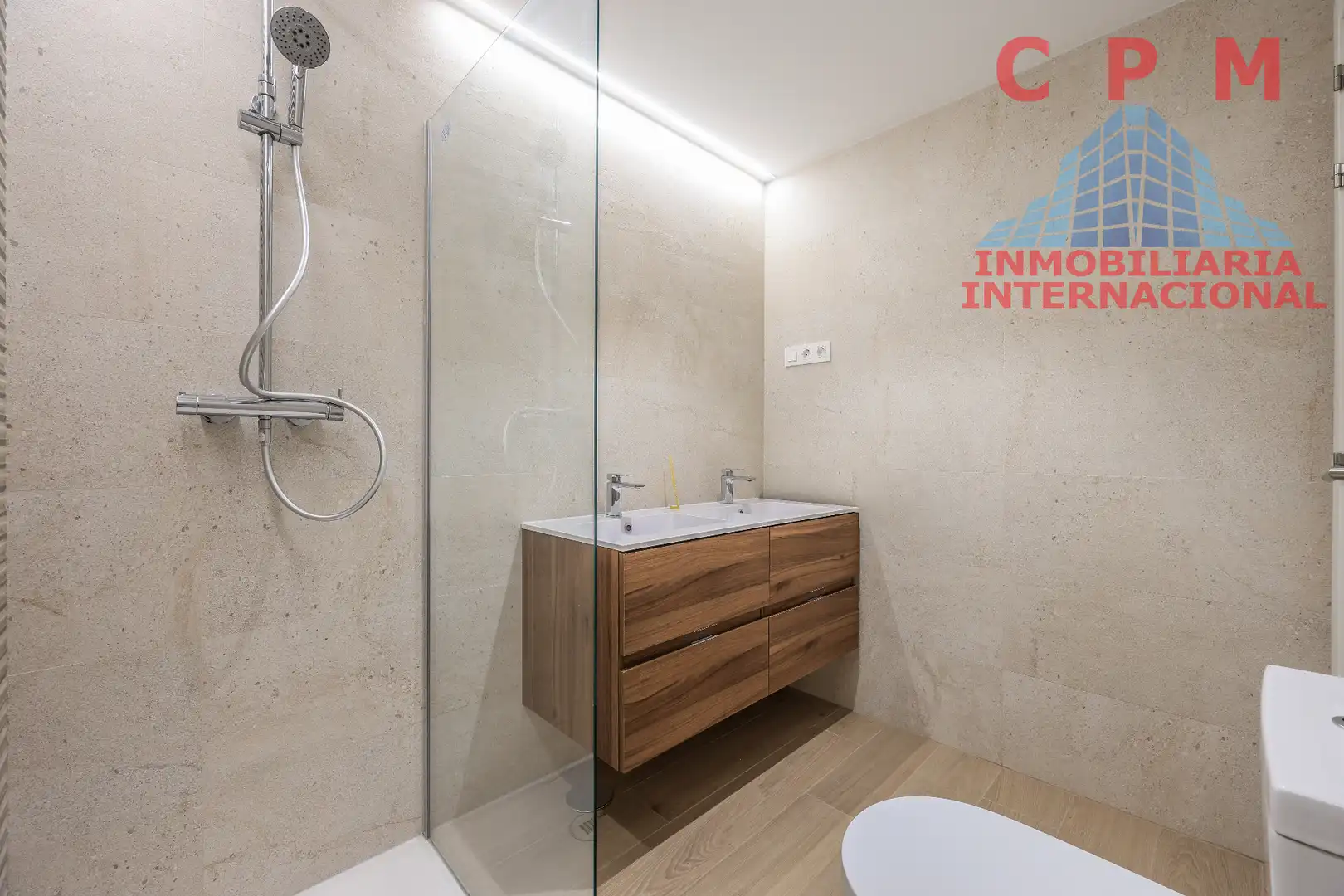 Bathroom of Flat for rent in Pozuelo de Alarcón  with Air Conditioner, Heating and Parquet flooring