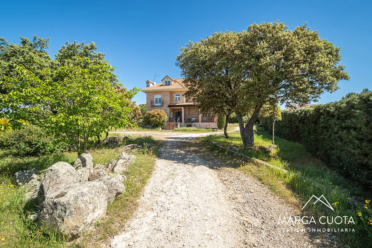 Exterior view of Houses for sale in Valdemorillo  with Heating, Private garden and Parquet flooring