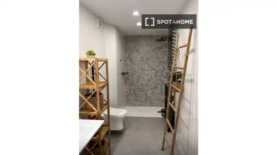 Baño de Piso de alquiler en Valencia con Aire acondicionado, Calefacción y Amueblado