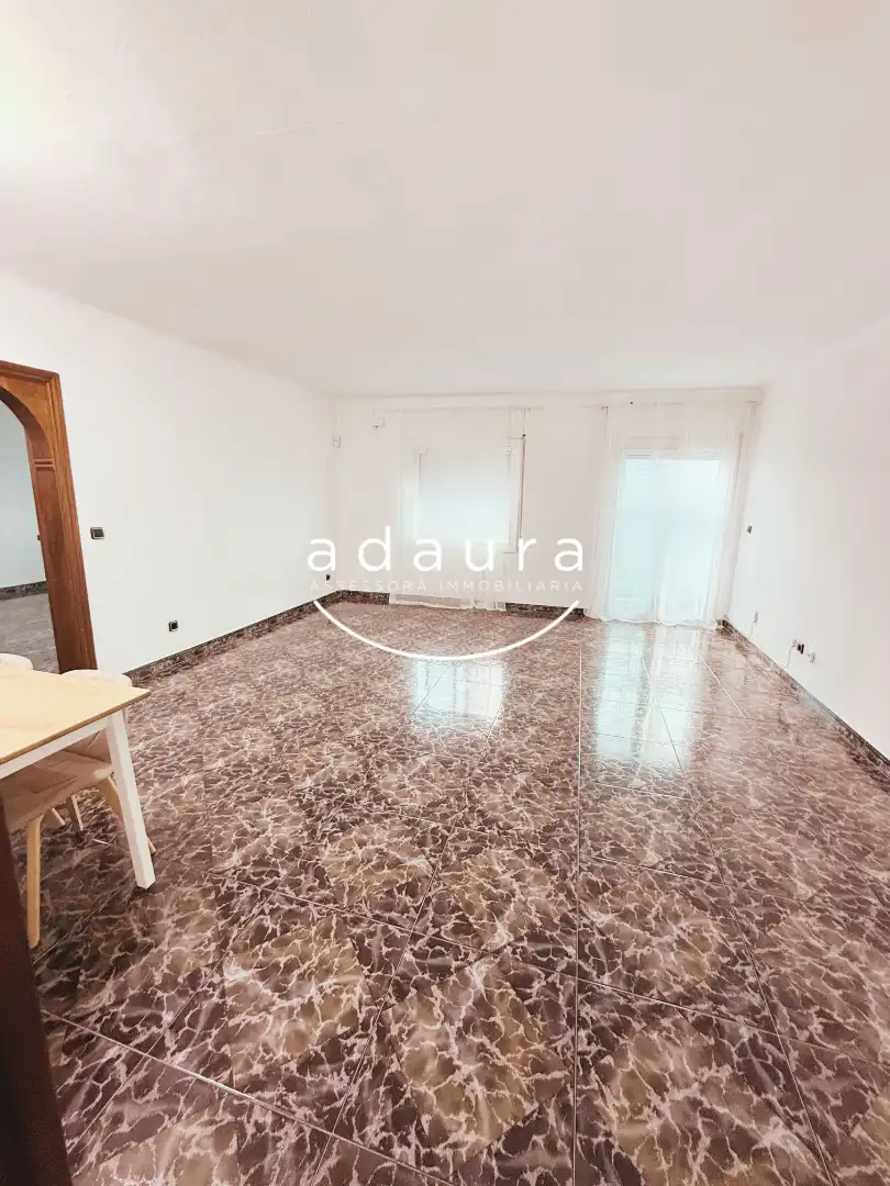 Sala d'estar de Pis en venda en Mataró amb Forn, Balcó i Alarma