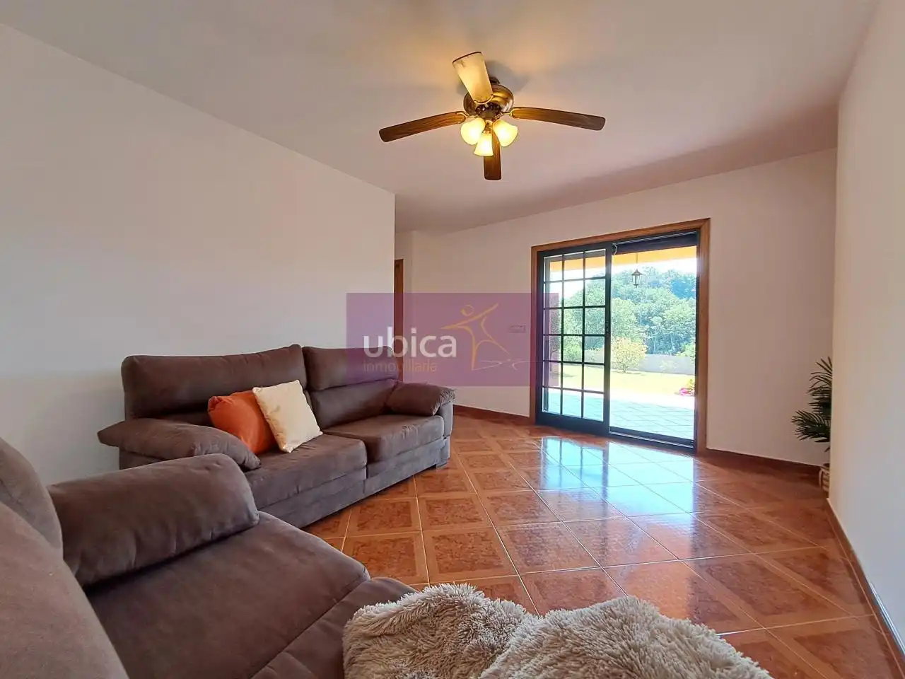 Wohnzimmer von Haus oder Chalet zum Verkauf in Tui mit Heizung, Privatgarten und Terrasse