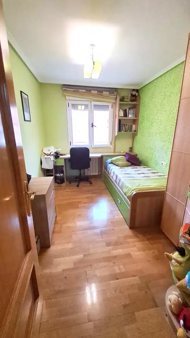 Schlafzimmer von Wohnung zum Verkauf in Cuéllar mit Heizung, Parkett und Abstellraum