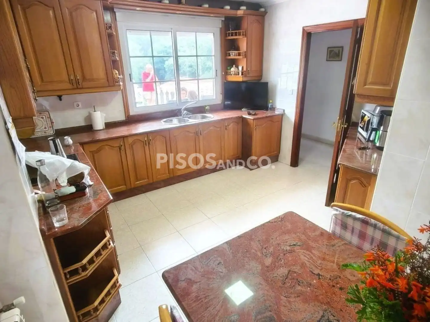 Cuina de Casa o xalet en venda en Abegondo amb Calefacció, Terrassa i Piscina
