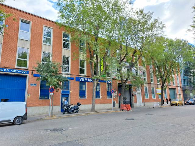 Nave industrial en Venta en Calle de Julián Camarillo, 38 en Simancas