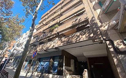 Vista exterior de Pis en venda en Cornellà de Llobregat amb Aire condicionat, Calefacció i Terrassa