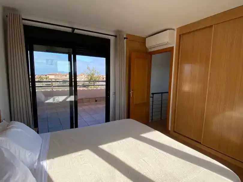 Dormitori de Casa adosada de lloguer en La Oliva amb Aire condicionat, Jardí privat i Piscina