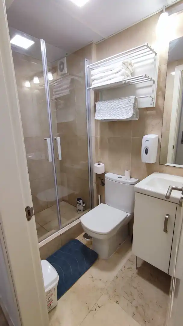 Baño de Ático de alquiler en Benalmádena con Aire acondicionado, Terraza y Trastero