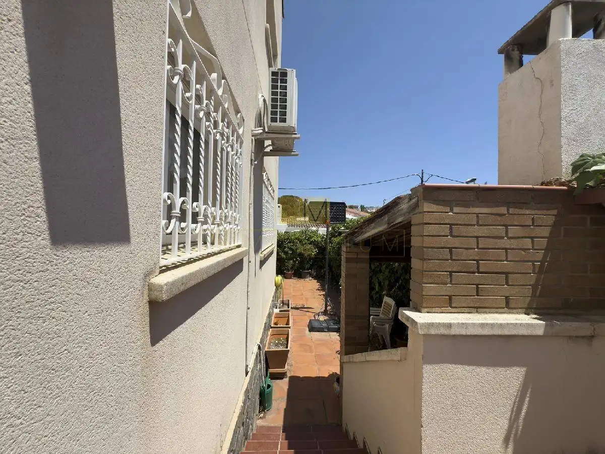 Vista exterior de Casa o xalet en venda en Sant Pere de Ribes amb Aire condicionat, Calefacció i Jardí privat