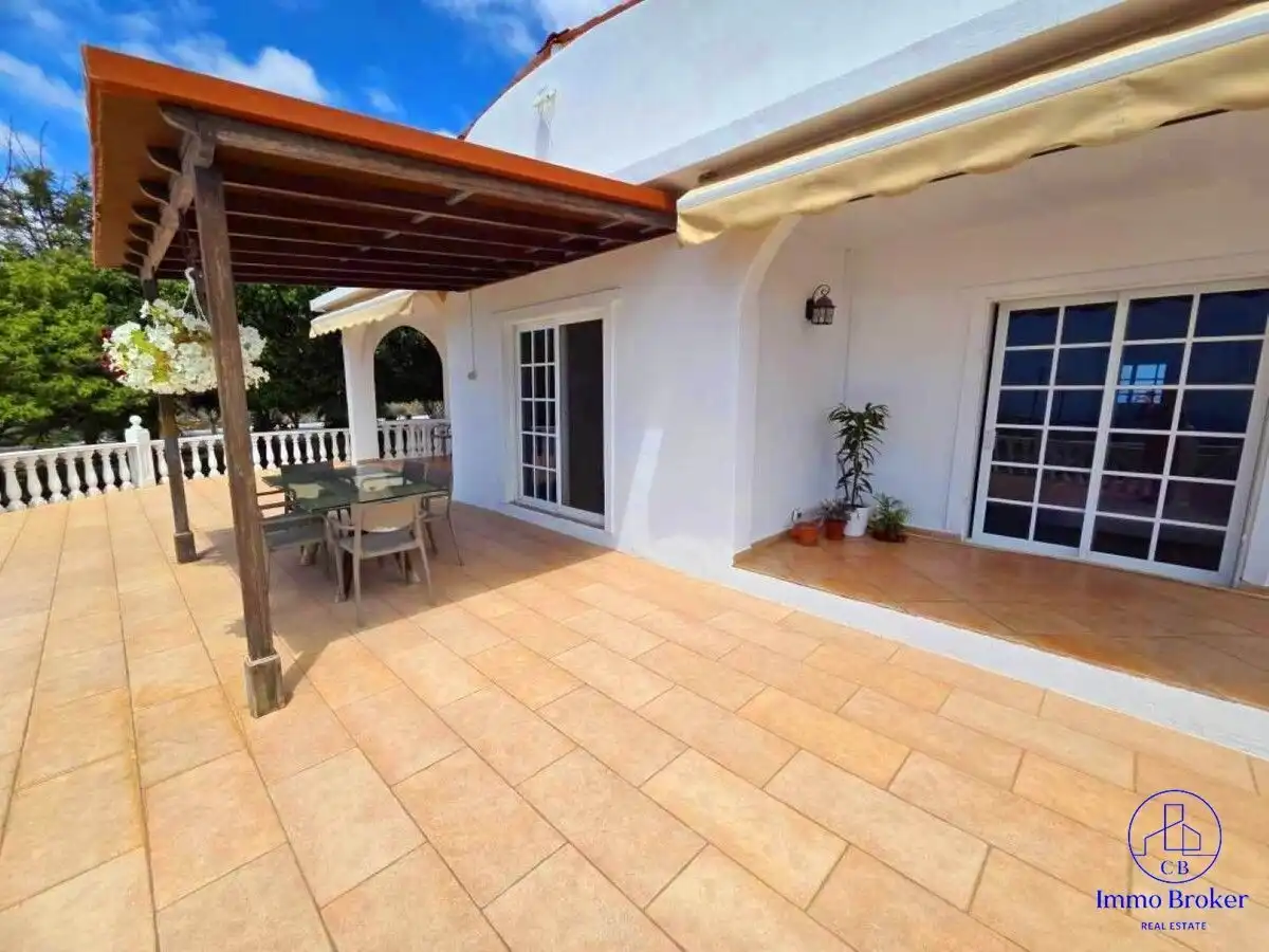 Terrassa de Finca rústica en venda en Guía de Isora amb Aire condicionat, Jardí privat i Traster