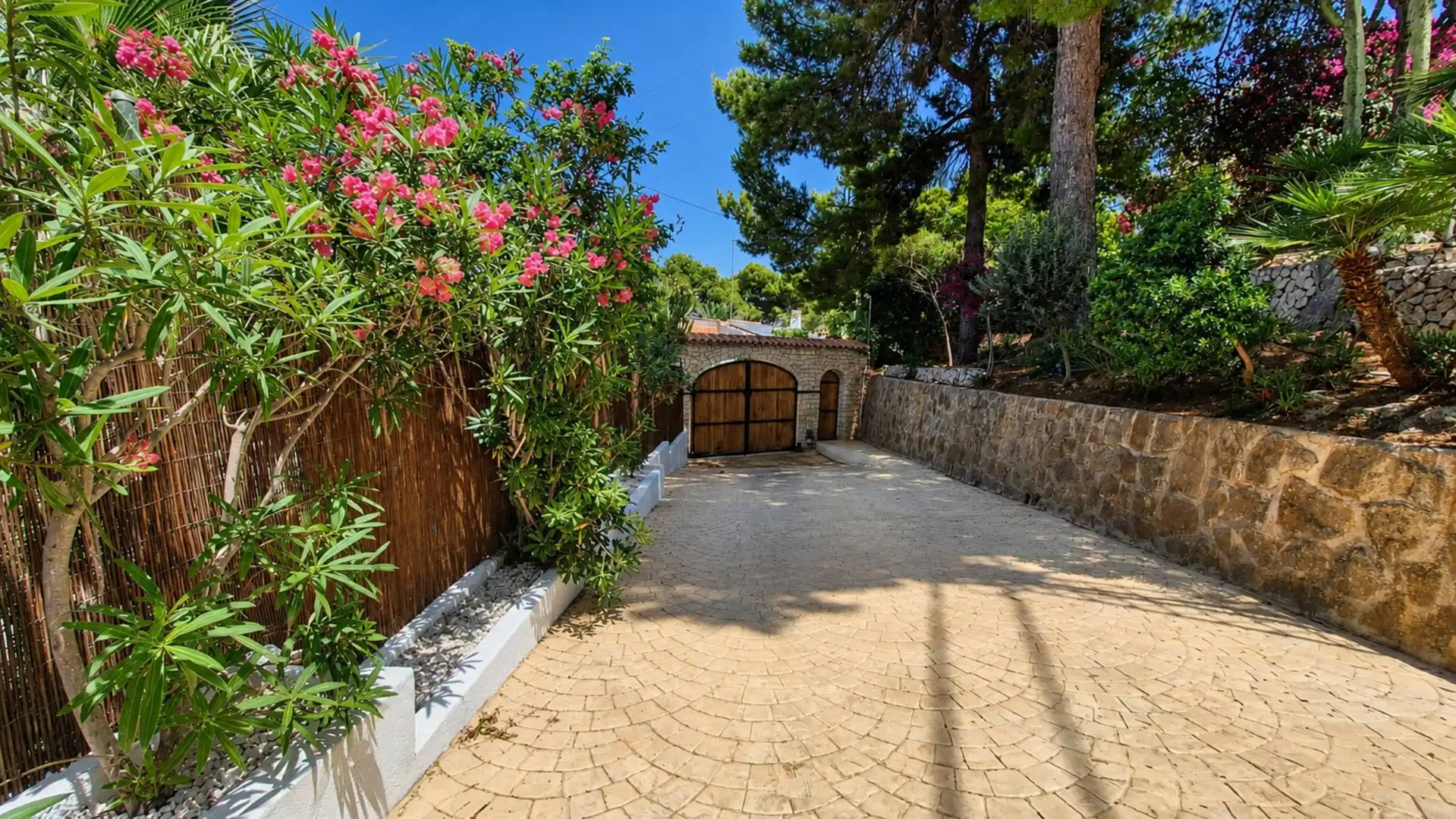 Vista exterior de Casa o xalet en venda en Jávea / Xàbia amb Aire condicionat, Calefacció i Jardí privat