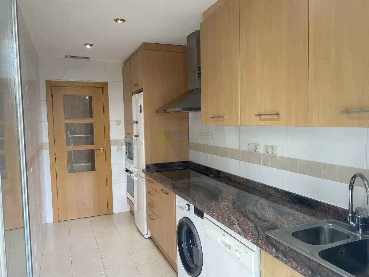 Piso en venta en Bucarest, Rafalafena