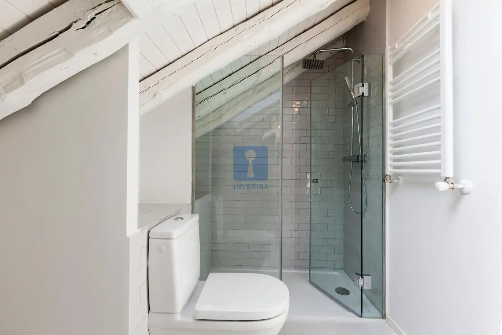 Bathroom of Attic for rent in Madrid  with Air Conditioner, Heating and Parquet flooring