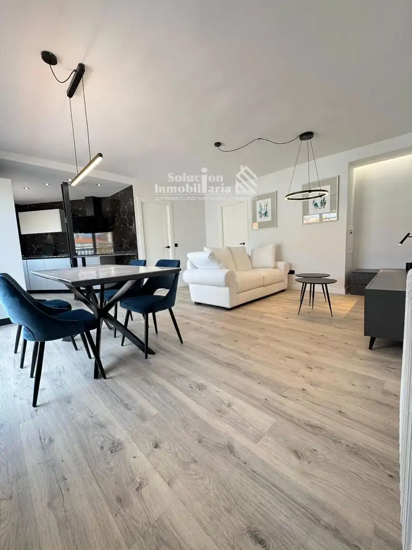 Sala de estar de Ático en venta en Salamanca con Calefacción y Terraza