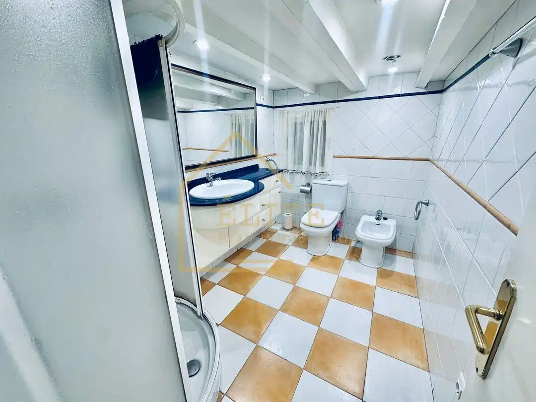Bany de Pis en venda en Bilbao  amb Calefacció, Moblat i Balcó