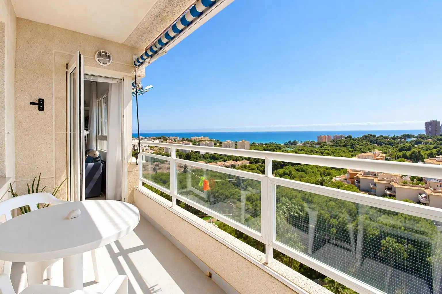 Apartamento con terraza en venta en Orihuela Costa