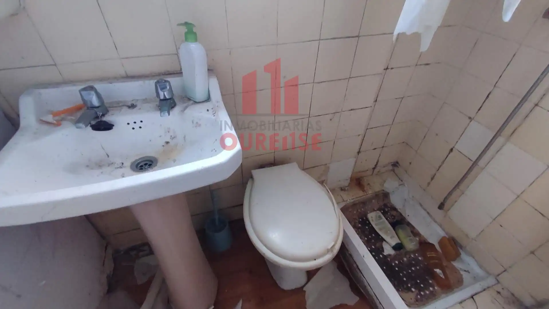 Bany de Casa o xalet en venda en Ourense Capital  amb Traster