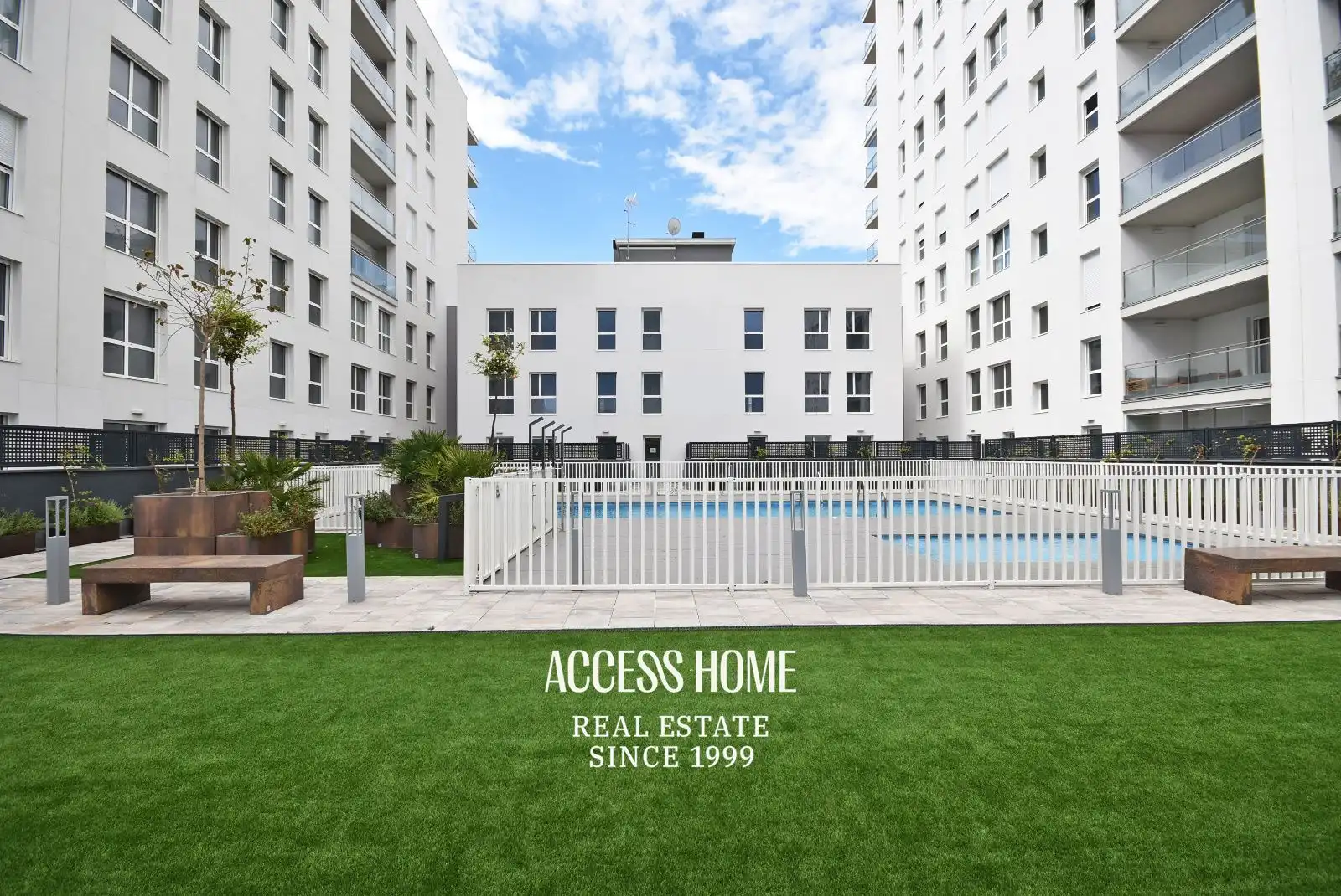 Exterior view of Flat for rent in Badalona  with Heating, Terrace and Storage room
