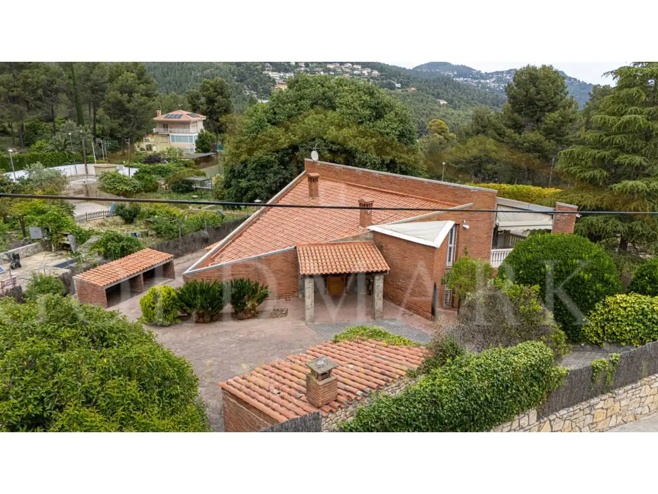 Vista exterior de Casa o xalet en venda en Corbera de Llobregat amb Aire condicionat, Calefacció i Jardí privat