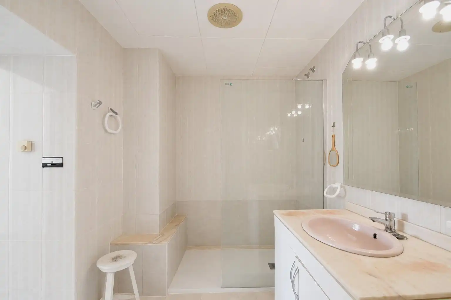 Bathroom of Flat for sale in Vilanova i la Geltrú  with Heating, Terrace and Balcony