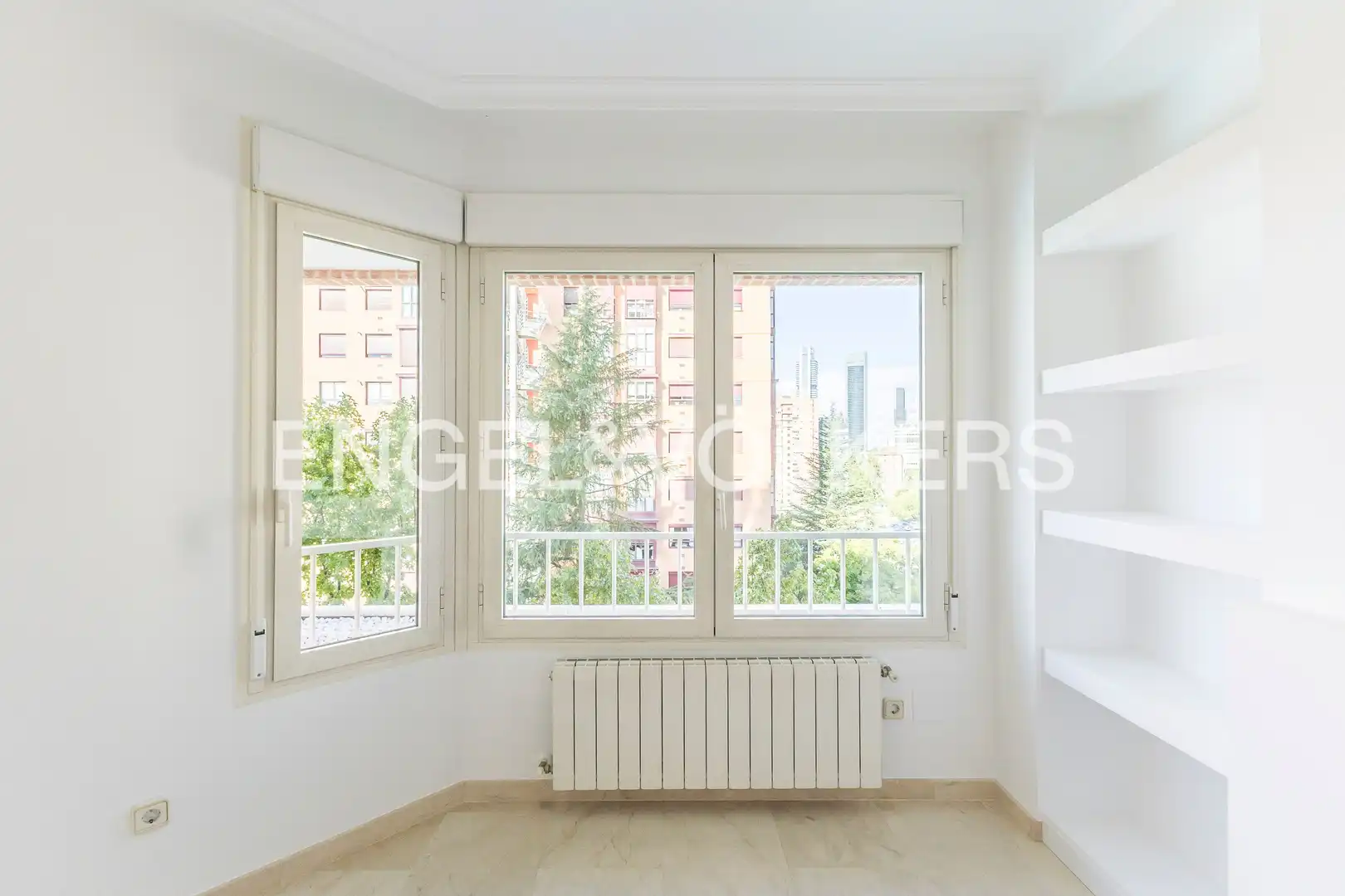 Schlafzimmer von Wohnung zur Miete in Madrid mit Klimaanlage, Heizung und Schwimmbad