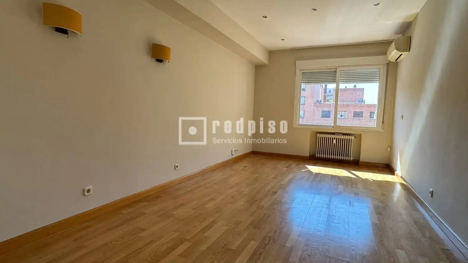 Schlafzimmer von Wohnung zur Miete in Madrid mit Klimaanlage, Heizung und Parkett