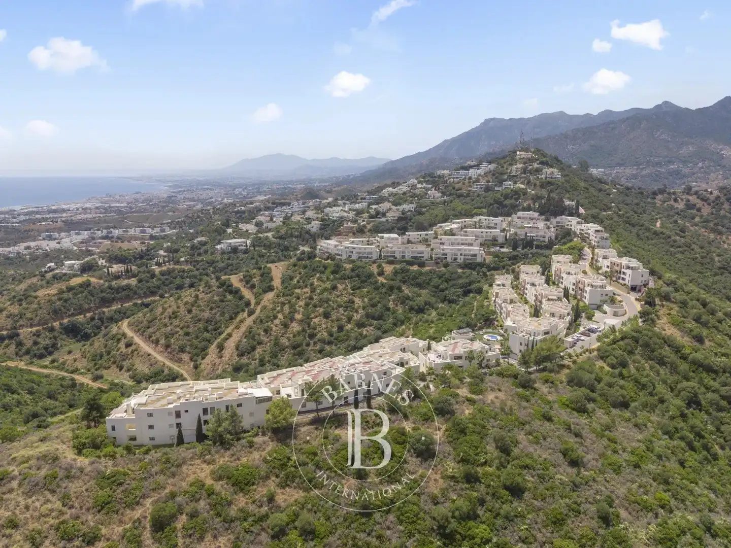 Vista exterior de Àtic en venda en Marbella amb Aire condicionat, Calefacció i Terrassa