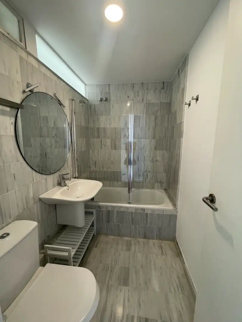 Bathroom of Lofts for rent in Gelves  with Air Conditioner, Oven and Washing machine