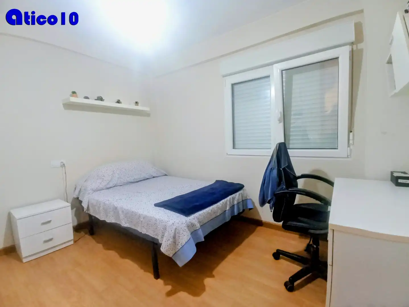 Dormitori de Pis en venda en Oviedo  amb Calefacció, Parquet i Traster