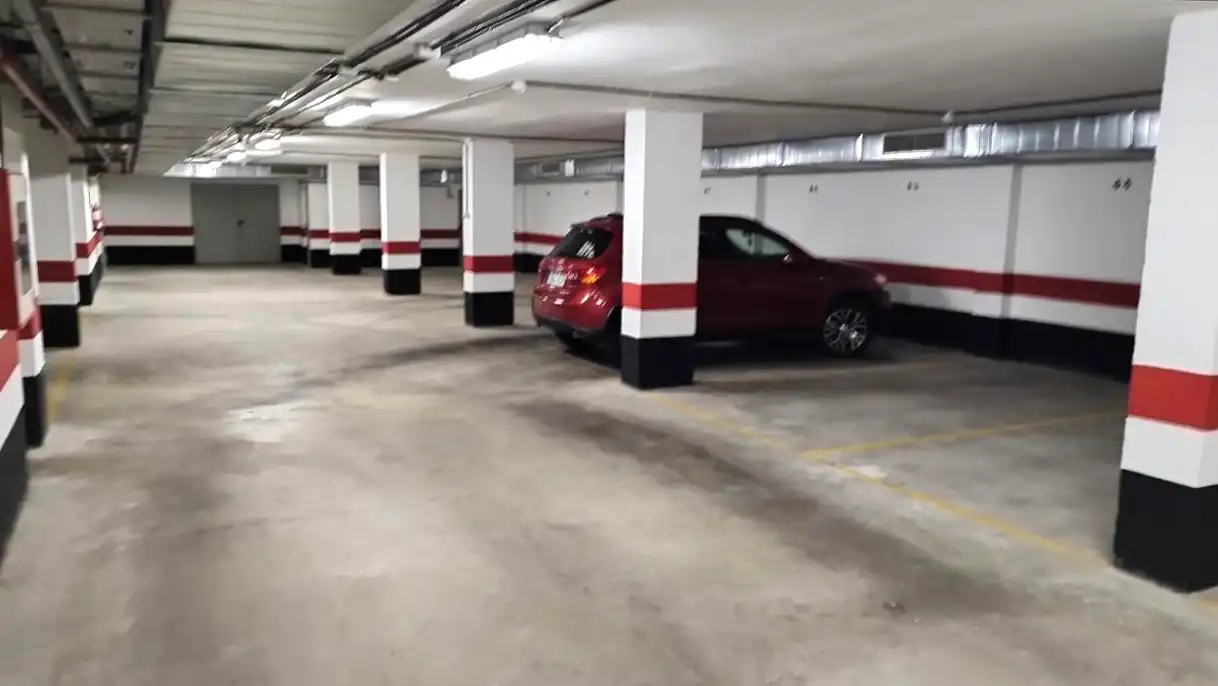 Parkplatz von Garage zum Verkauf in Telde