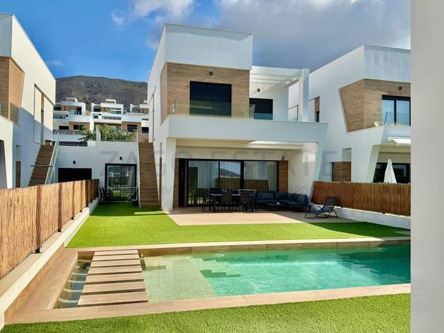 Casa-chalet en Alquiler en Carrer Ecuador en Balcón de Finestrat - Terra Marina