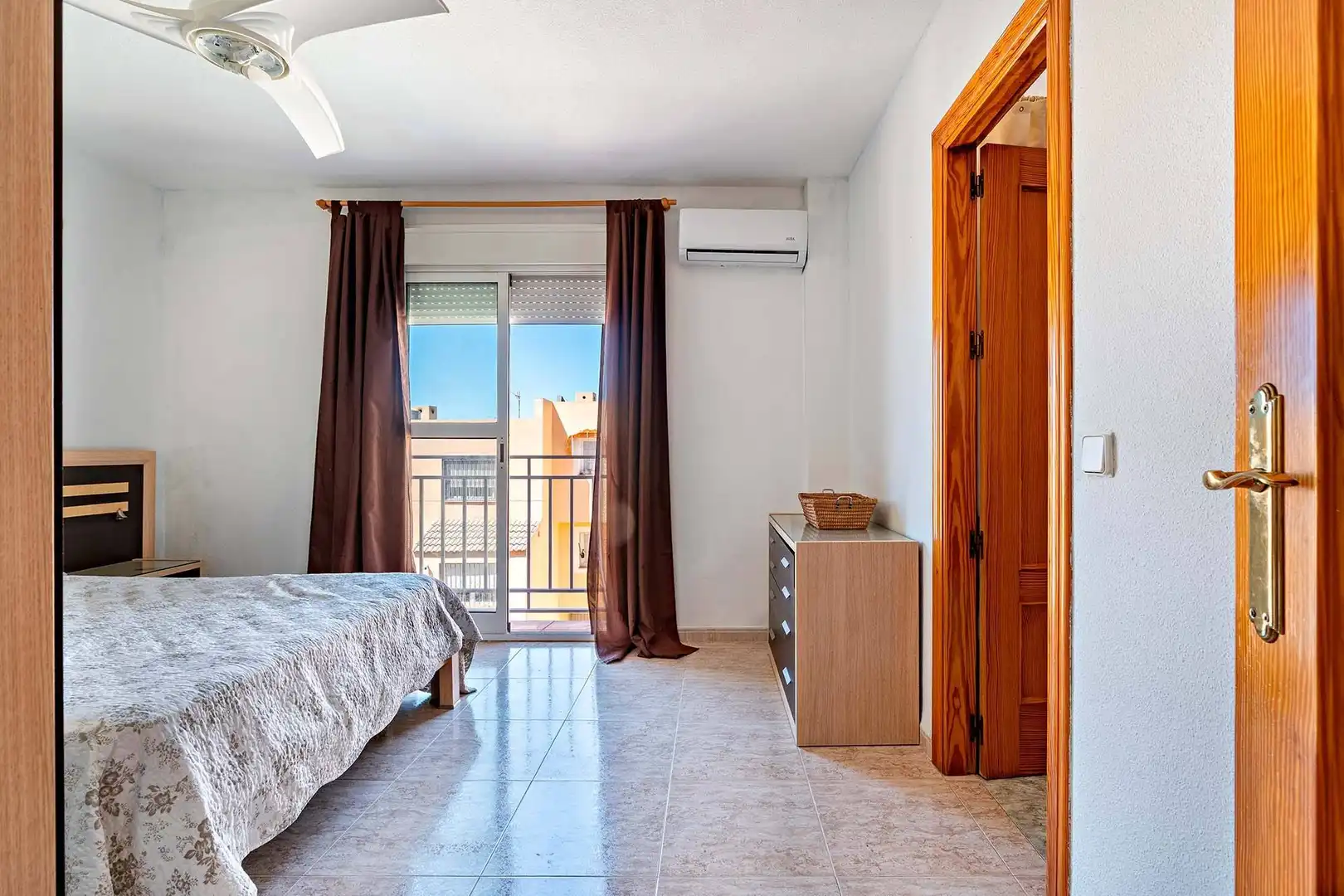 Dormitori de Casa adosada en venda en Roquetas de Mar amb Terrassa